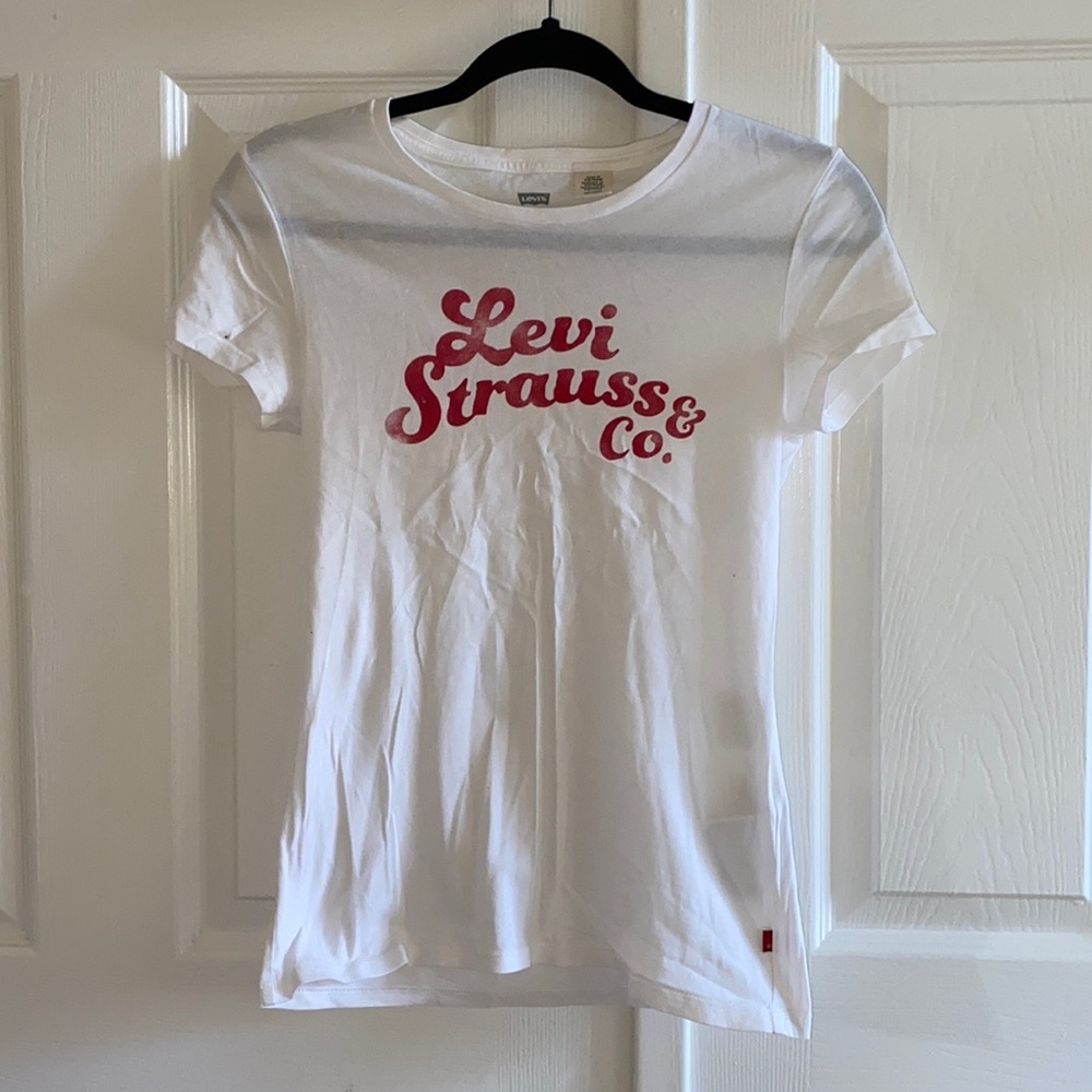 NWOT Red Lettering Graphic Levi’s Short Sleeve T-Shirt
